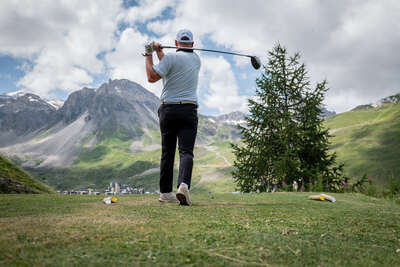 Golfeur sur le golf de Tignes